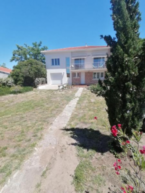 1er Etage indépendant d'une Villa